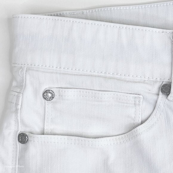 Soft Surroundings Ultimate Denim Pull-On White Slimming Shorts Size L - NWOT - Picture 3 of 11